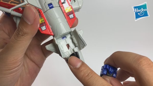 Power Of The Prime Starscream Voyager In Hand Look With Video And Screencaps 21 (21 of 50)